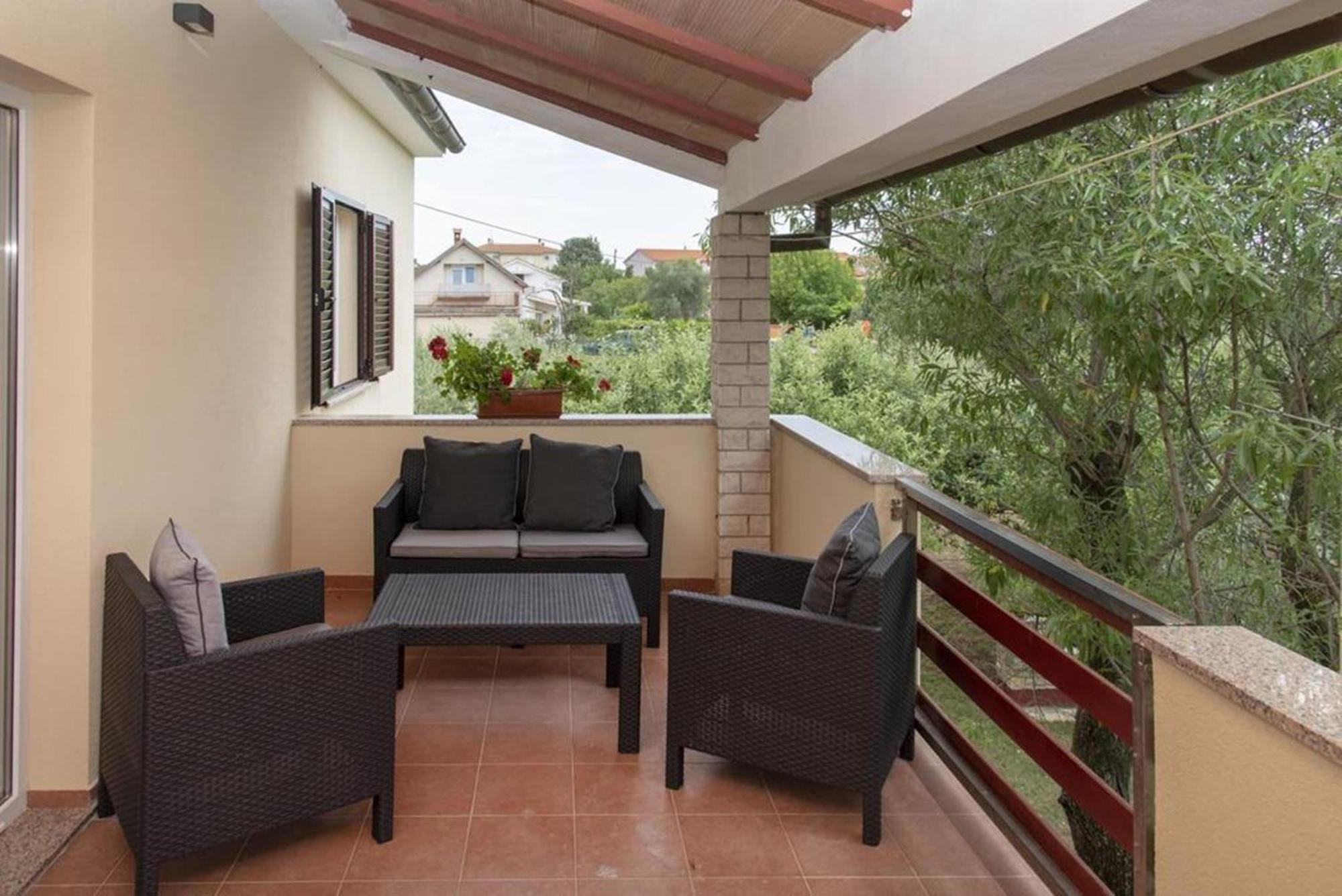 Flower Garden Rhapsody - Modern Family Apartments Near فاجانا المظهر الخارجي الصورة