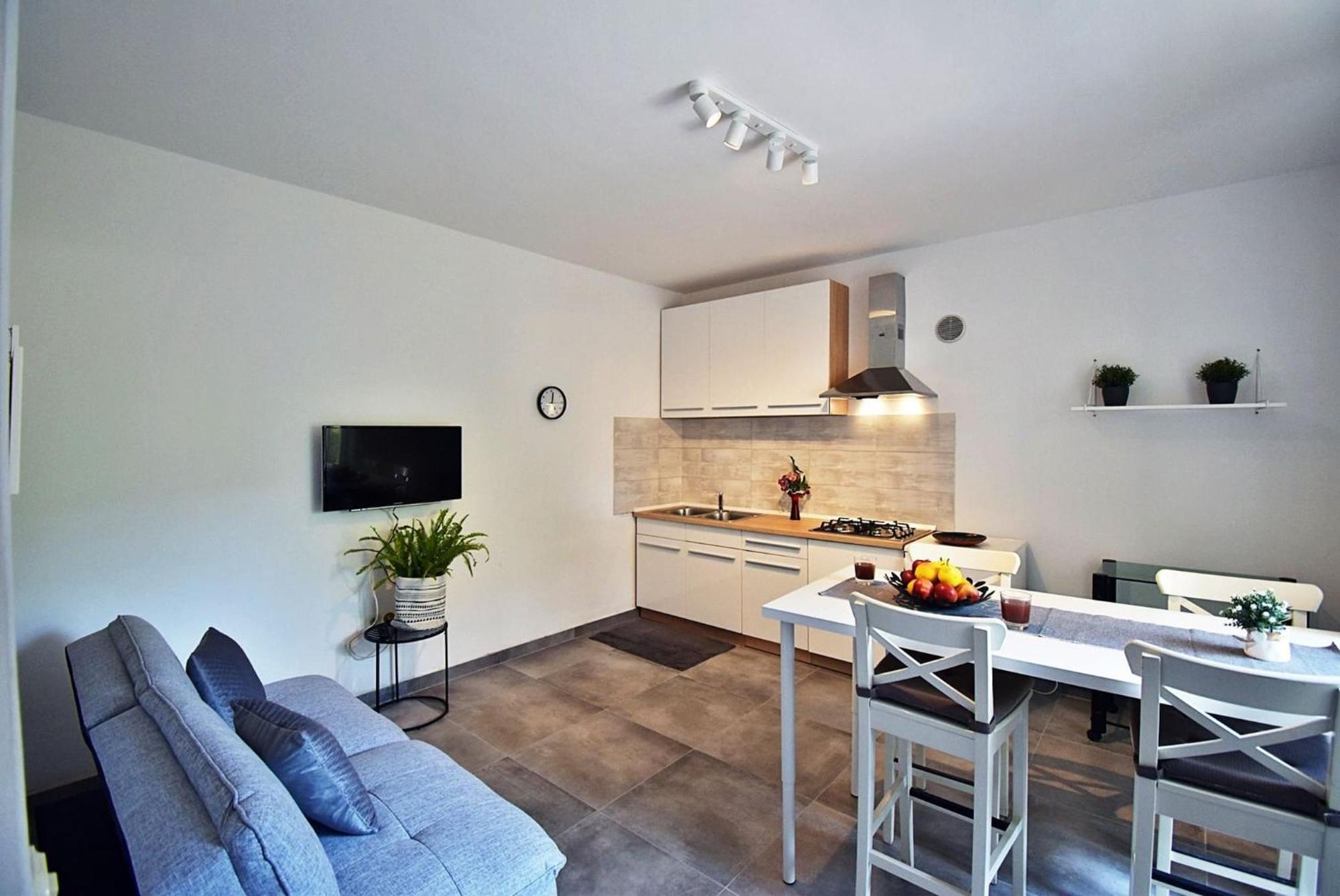 Flower Garden Rhapsody - Modern Family Apartments Near فاجانا المظهر الخارجي الصورة