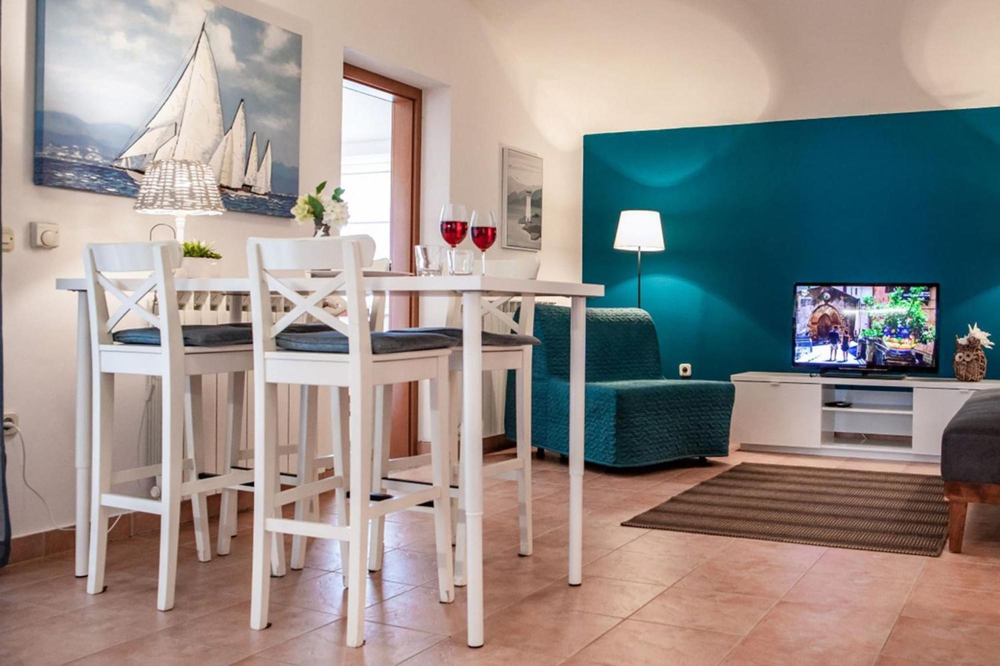 Flower Garden Rhapsody - Modern Family Apartments Near فاجانا المظهر الخارجي الصورة